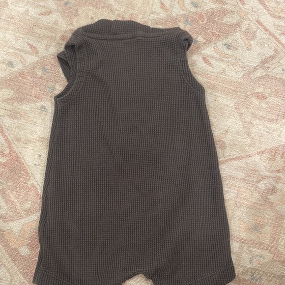 Carter’s Gray and off white boy bundle set - Picture 5 of 14